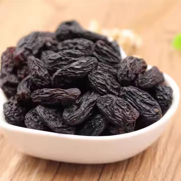 تصویر 1 از مویز سیاه با هسته تهیه شده از انگورهای مرغوب